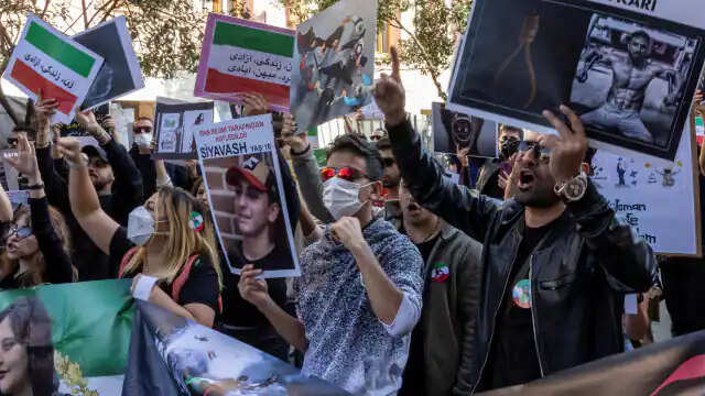 जर्मनी के चांसलर ओलाफ शोल्ज ने प्रदर्शनकारियों पर कार्रवाई के लिए ईरान सरकार की कड़ी निंदा की