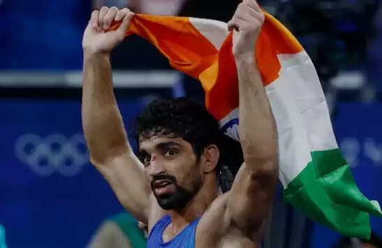 Aman Sehrawat को ओवरवेट के कारण WFI ने लगाया 1 साल का प्रतिबंध, पेरिस ओलिंपिक ब्रॉन्ज मेडलिस्ट विवाद में