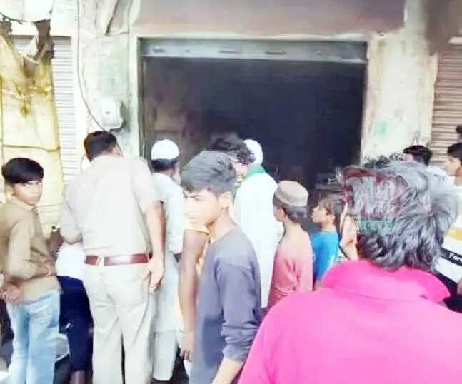 Muzaffarnagar Hotel Cylinder Fire: पुराना भोपा बस स्टैंड के पास होटल में सिलेंडर में लगी आग, अफरा-तफरी के बीच टला बड़ा हादसा