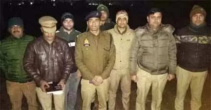 खतौली में Muzaffarnagar पुलिस मुठभेड़ से हड़कंप: मोबाइल लूट गिरोह का पर्दाफाश, जवाबी फायरिंग में एक बदमाश घायल, दूसरा गिरफ्तार