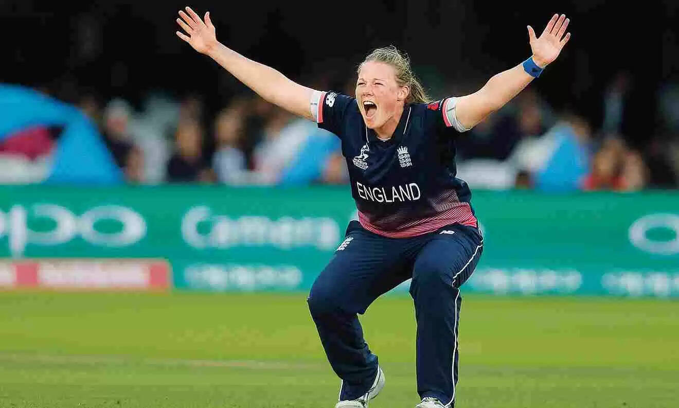 WPL 2026 में बड़ा धमाका: RCB ने किया कोचिंग स्टाफ में जबरदस्त बदलाव, मालोलन रंगराजन बने हेड कोच और Anya Shrubsole को मिली बड़ी जिम्मेदारी!