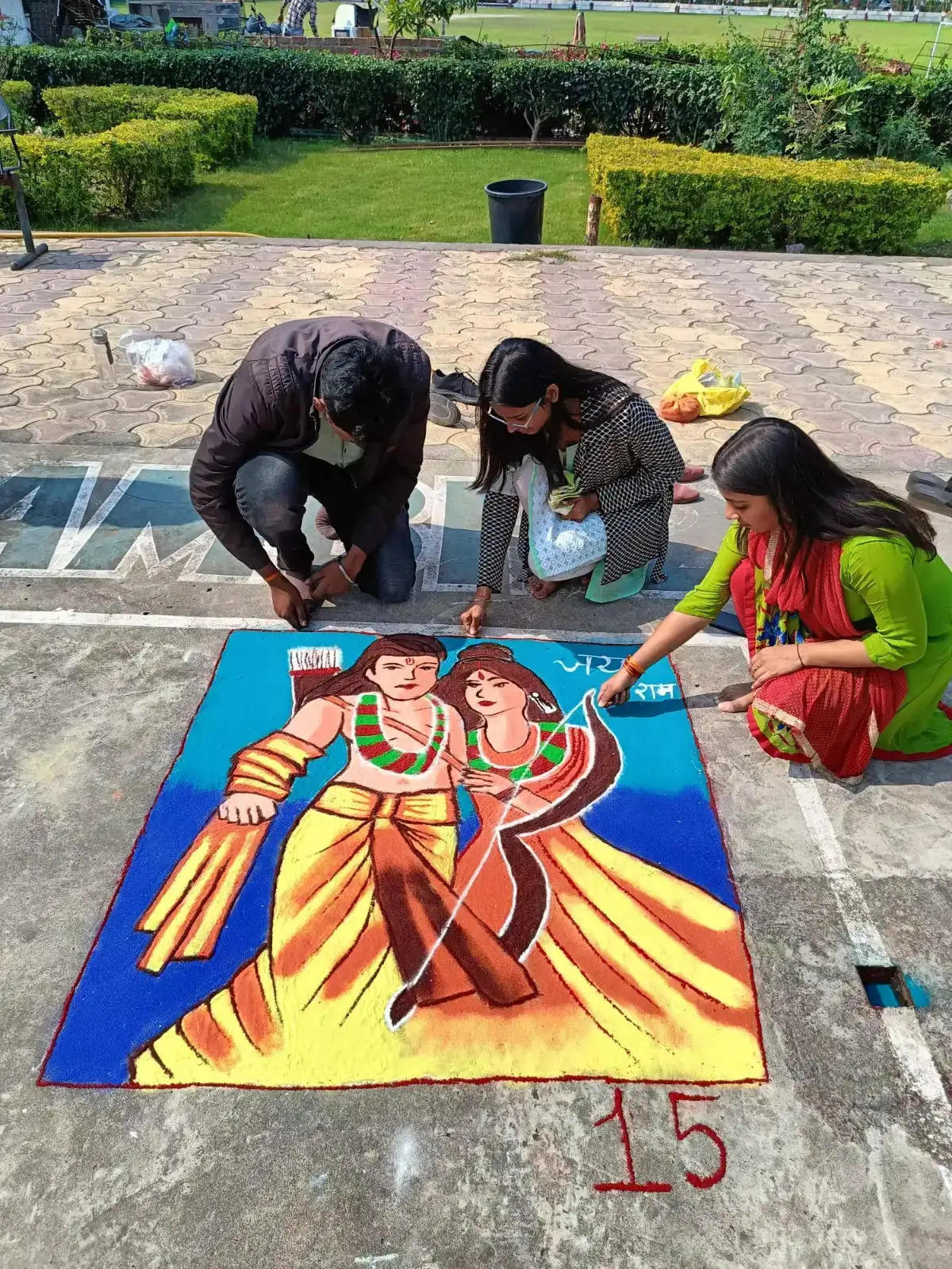 छात्रों की कला के हर रंग में अयोध्या के श्रीराम मंदिर की झलक