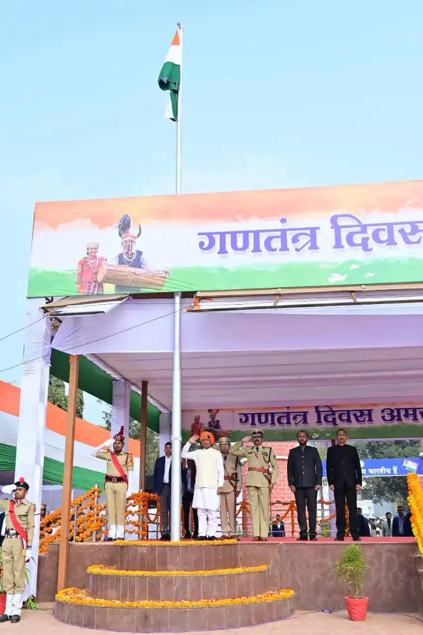 मुख्यमंत्री श्री विष्णु देव साय आज 75 वें गणतंत्र दिवस के पावन अवसर पर बस्तर जिला मुख्यालय जगदलपुर में राष्ट्रीय ध्वज फहराने के बाद प्रदेश की जनता को संबोधित कर रहे थे।