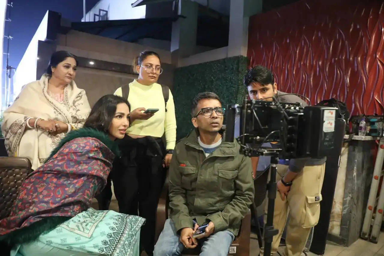 नए संगीत वीडियो 'मां' पर निर्देशक रवींद्र गौतम: हमारे लिए भावनाएं बहुत वास्तविक थीं