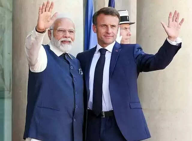 फ्रांस के राष्ट्रपति ने कहा& भारत और फ्रांस दो महान शक्तियां हैं और हमारे बीच विशेष संबंध हैं