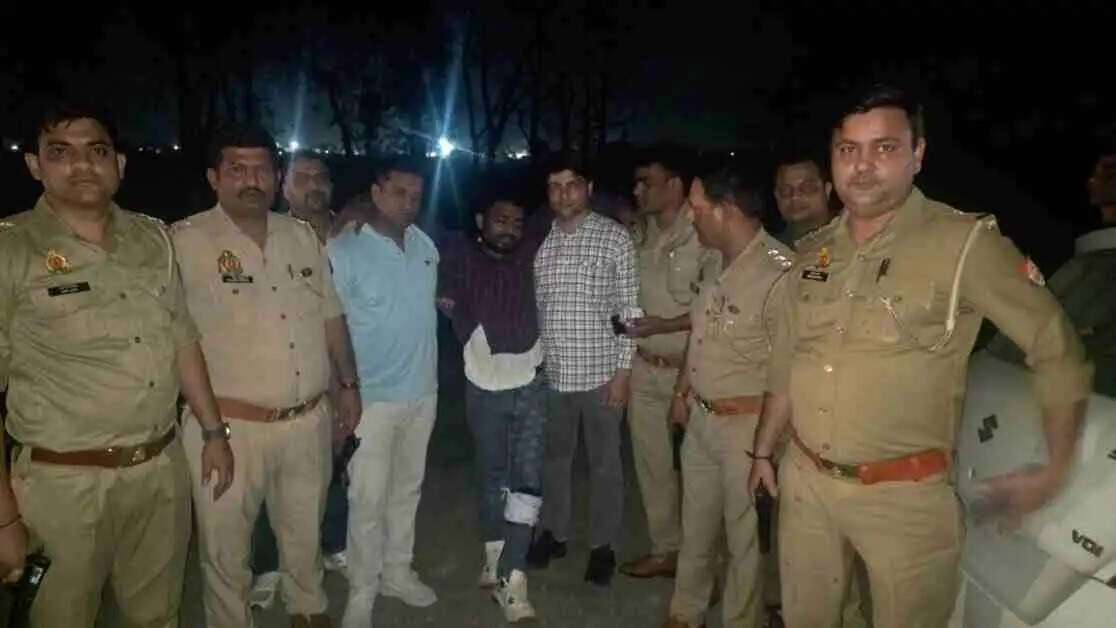Muzaffarnagar मुठभेड़: पुलिस पर फायरिंग करने वाला वांछित आरोपी दानिश &lsquo;काला&rsquo; घायल अवस्था में गिरफ्तार, चोरी का सामान बरामद