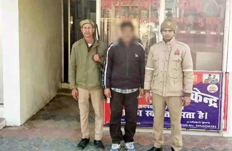तितावी Muzaffarnagar पुलिस की बड़ी कार्रवाई: हैदरनगर&ndash;बघरा मार्ग से शातिर हिस्ट्रीशीटर गिरफ्तार, अवैध चाकू बरामद