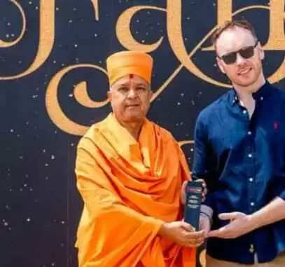 अबू धाबी के BAPS Swaminarayan Temple को ‘द फेयरी टेल’ प्रस्तुति के लिए प्रतिष्ठित मानडो-डीआर अवॉर्ड 2025