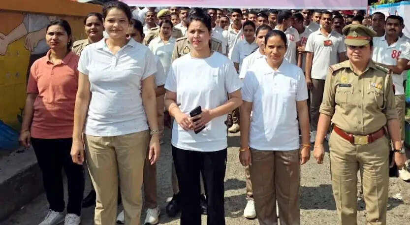 Muzaffarnagar में &lsquo;रन फॉर शक्ति&rsquo; वूमेन मैराथन का भव्य आयोजन: मिशन शक्ति फेज-5 के तहत महिला सशक्तिकरण का दिखा जोश