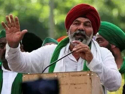 डीएपी खाद की किल्लत से किसानों में हाहाकार: Rakesh Tikait का सरकार पर हमला — बोले, “खाद मांगना भीख नहीं, हक है किसान का