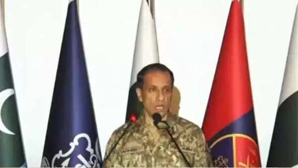 Pakistan सेना ने भारतीय जेट्स को नष्ट करने में चीनी हथियारों की तारीफ की, भारत ने जवाबी कार्रवाई में मिसाइलों को किया नष्ट