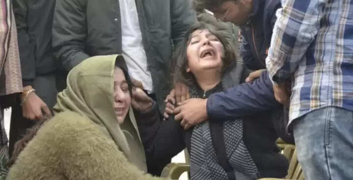 Muzaffarnagar अग्निकांड से हड़कंप: वसुंधरा रेजीडेंसी में सिलिंडर धमाके से मां-दो बेटों की मौत, जांच में जुटी BPCL टीम, जेवर गायब होने का आरोप