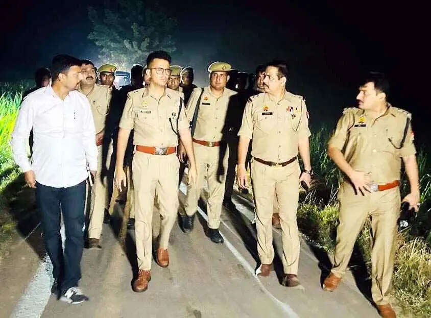 Muzaffarnagar मीरापुर में गन्ने के खेत के पास मिला लापता व्यक्ति का शव, 24 घंटे से थी तलाश; इलाके में सनसनी