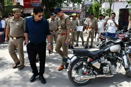 Muzaffarnagar एसएसपी संजय कुमार वर्मा का थाना चरथावल में आकस्मिक निरीक्षण, रिकॉर्ड अपडेट और महिला हेल्प डेस्क पर दिए सख्त निर्देश