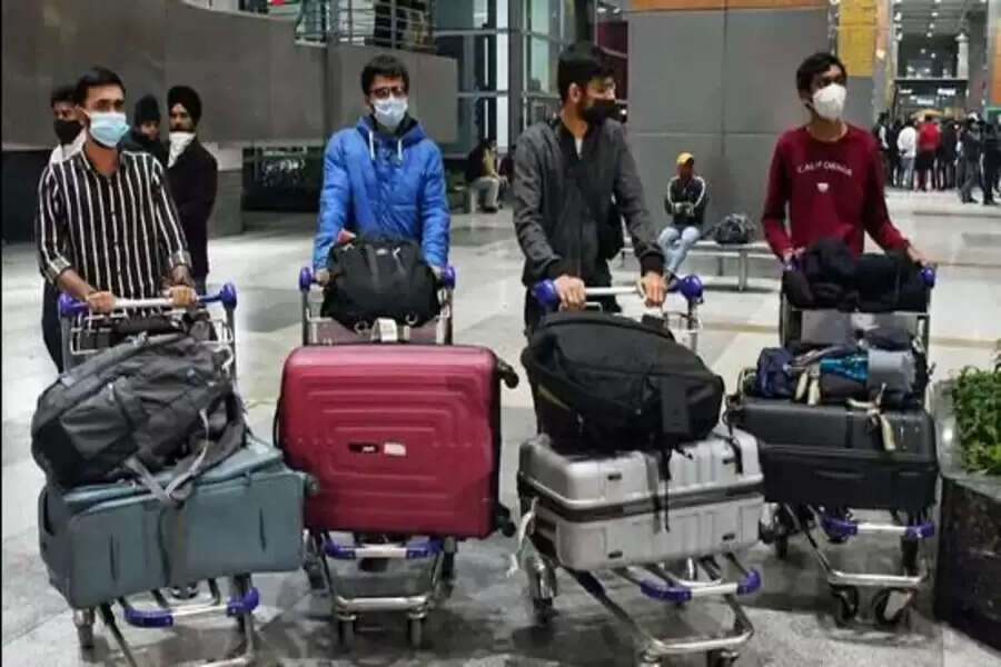 रूस के द्वारा हमले शुरू हो जाने के कारण यूक्रेन ने अपने यहां से सभी हवाई उड़ानों को रद्द कर दिया