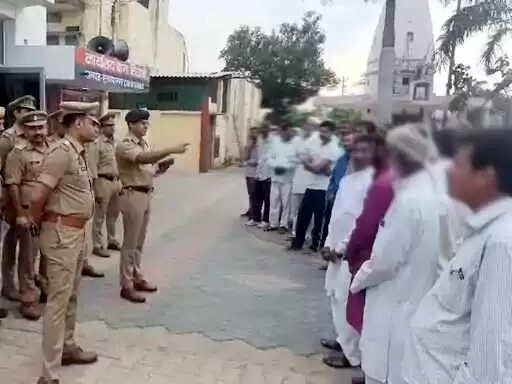 Muzaffarnagar: ग्रामीण इलाकों में हिस्ट्रीशीटरों पर पुलिस की सख्ती, दोबारा अपराध पर कड़ी कार्रवाई की चेतावनी