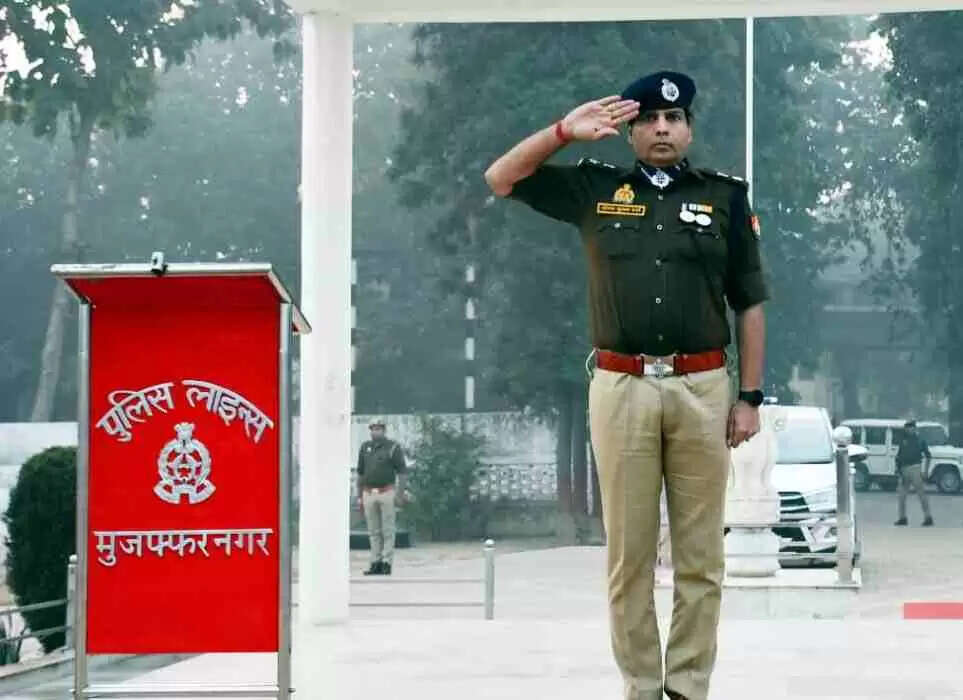 Muzaffarnagar पुलिस लाइन में अनुशासन का कड़ा मुयायना! SSP संजय कुमार वर्मा ने शुक्रवार परेड में ली सलामी, वाहनों से लेकर शस्त्रों तक का व्यापक निरीक्षण