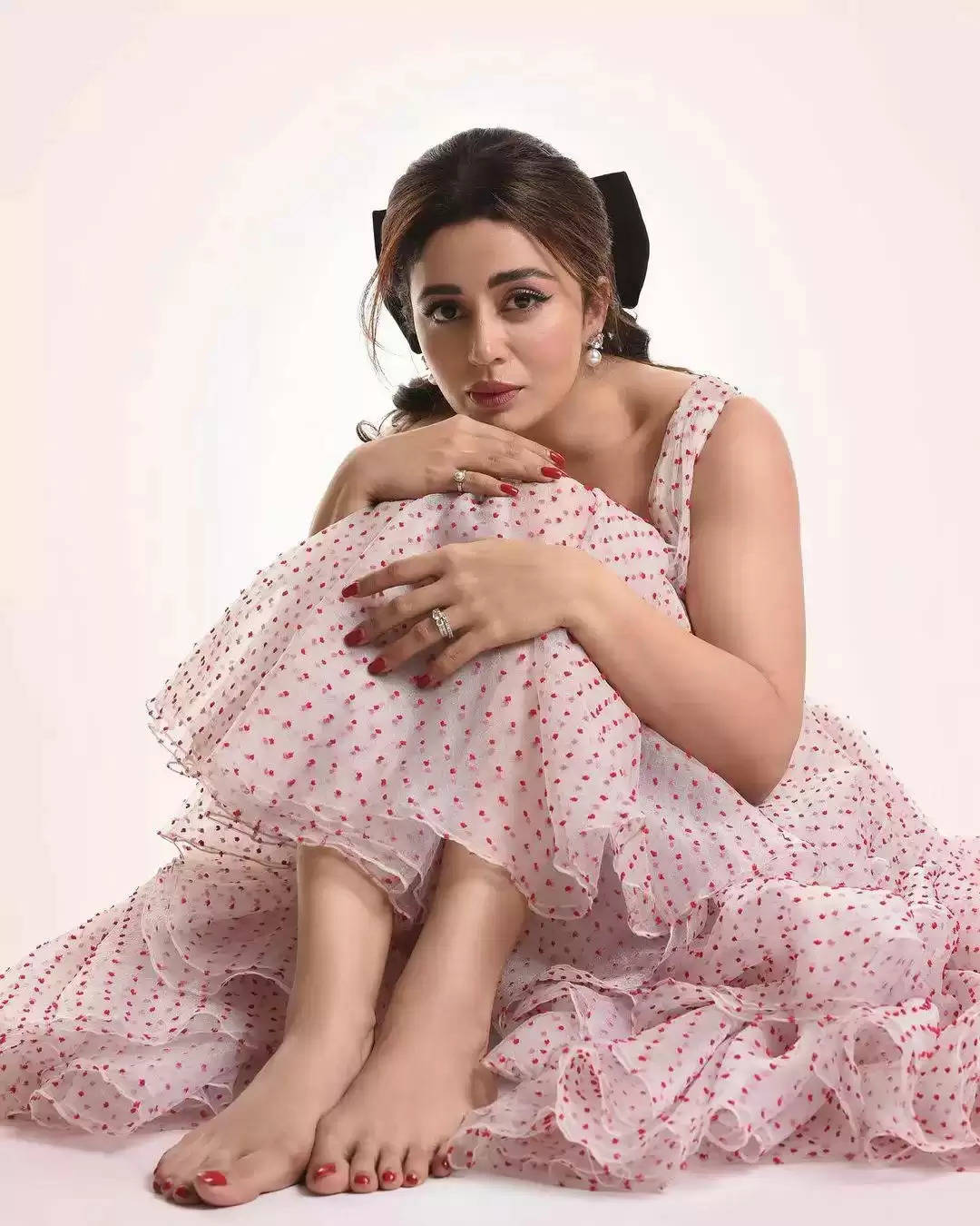 Nehha Pendse gives fashion inspiration! Check out her 5 glamorous western outfits